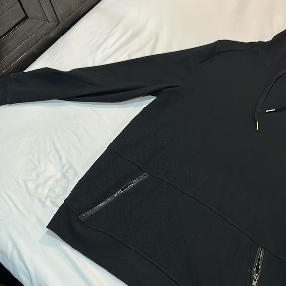 4 sweaters in bundle - Picture 4 of 10